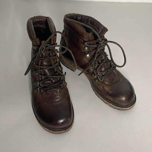 VINTAGE Shoe Company Lace Up Brown Leather Boot Women's 7 Low Heel Ankle Boot - Picture 1 of 7